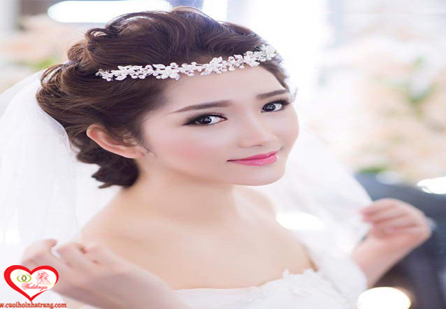 Trang điểm cô dâu